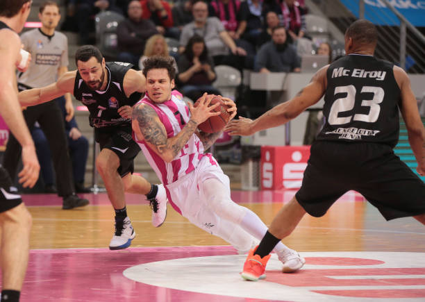 他与队友间 他与队友间